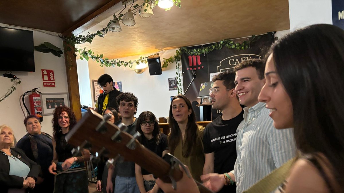 Cafe Berlin se despidió a ritmo de música