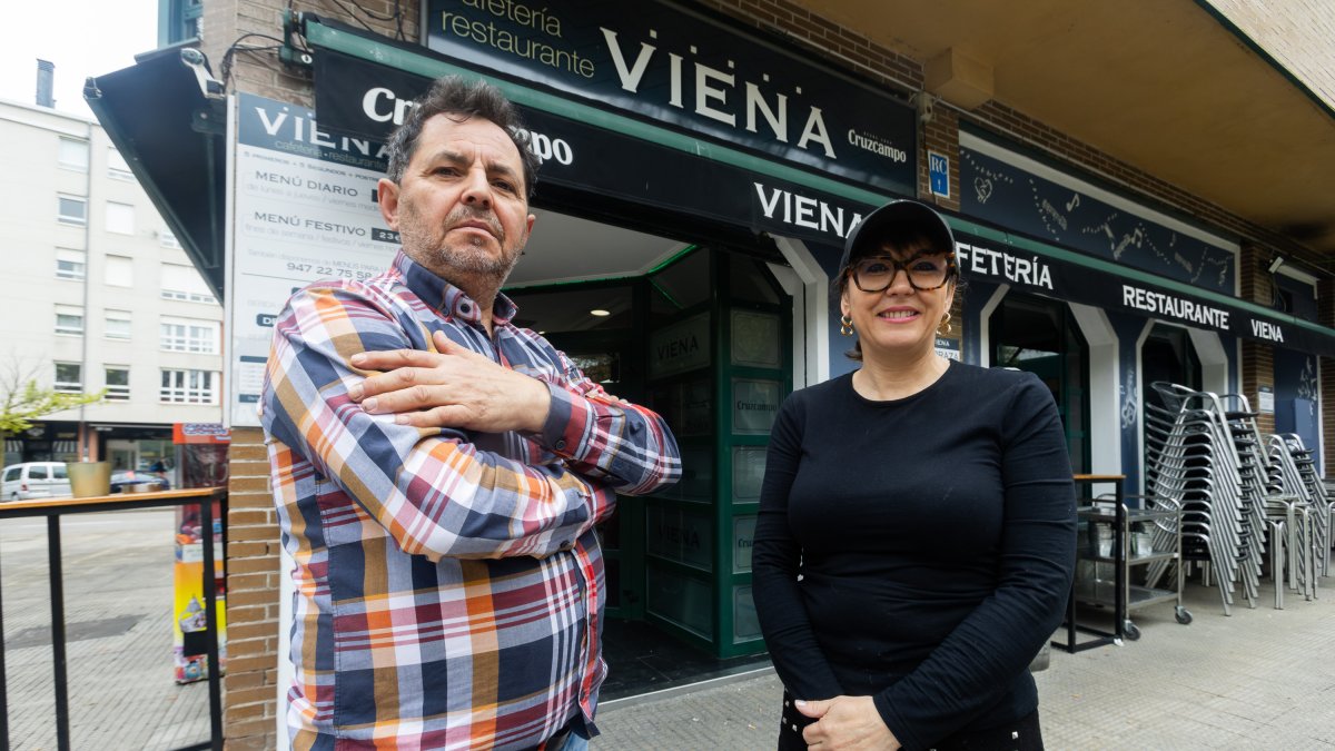 Gonzalo y Merche, del restaurante Viena, afrontan una nueva etapa tras el incendio del pasado 6 de abril.
