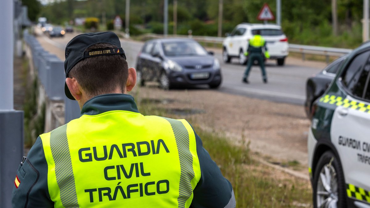 Control de alcoholemia y drogas de la Guardia Civil en Sarracín.