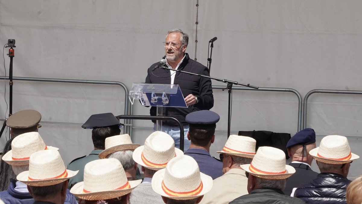 El presidente de las Cortes de Castilla y León, Carlos Pollán, asiste al concierto del Orfeón de la Hermandad de Veteranos de las Fuerzas Armadas y la Guardia Civil con motivo del Día de las Fuerzas Armadas.