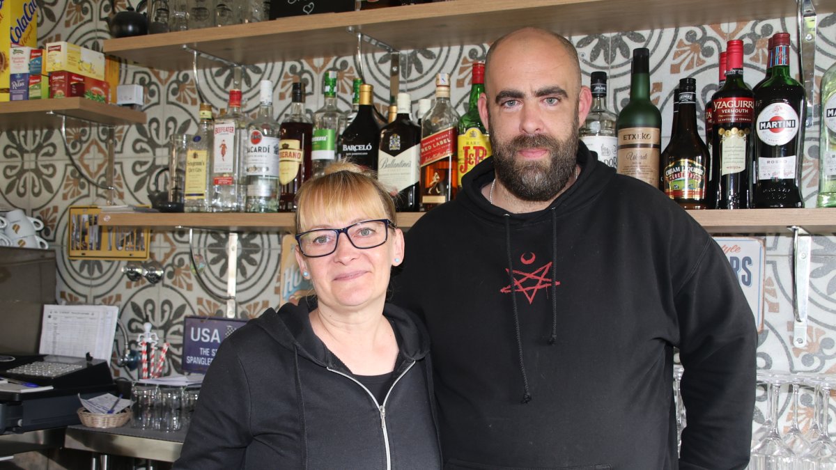 Betty y Daniel se hacen cargo de la cantina de San Pedro Samuel desde hace casi un año.