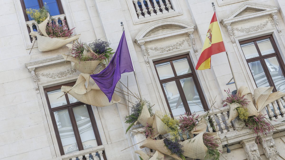 Detalle del proyecto floral de la fachada de la Diputación de Burgos.