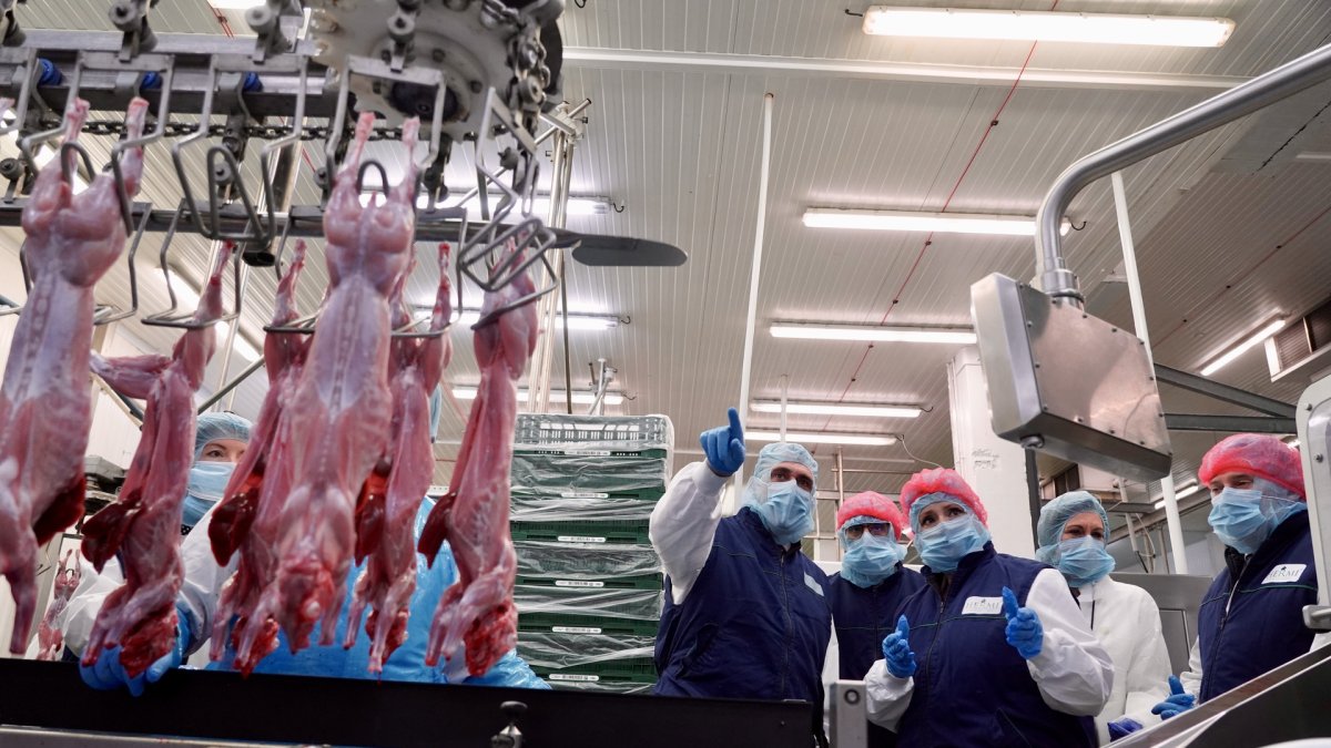 La consejera de Industria, Comercio y Empleo, Leticia García, visita las instalaciones de Hermi.