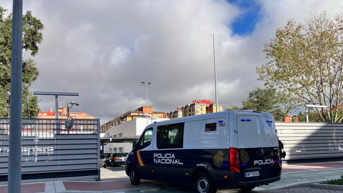 Imagen de archivo de un vehículo de la Policía Nacional.