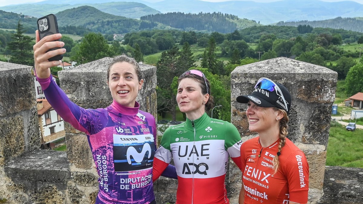 El podio final de la Vuelta a Burgos Féminas 2025.