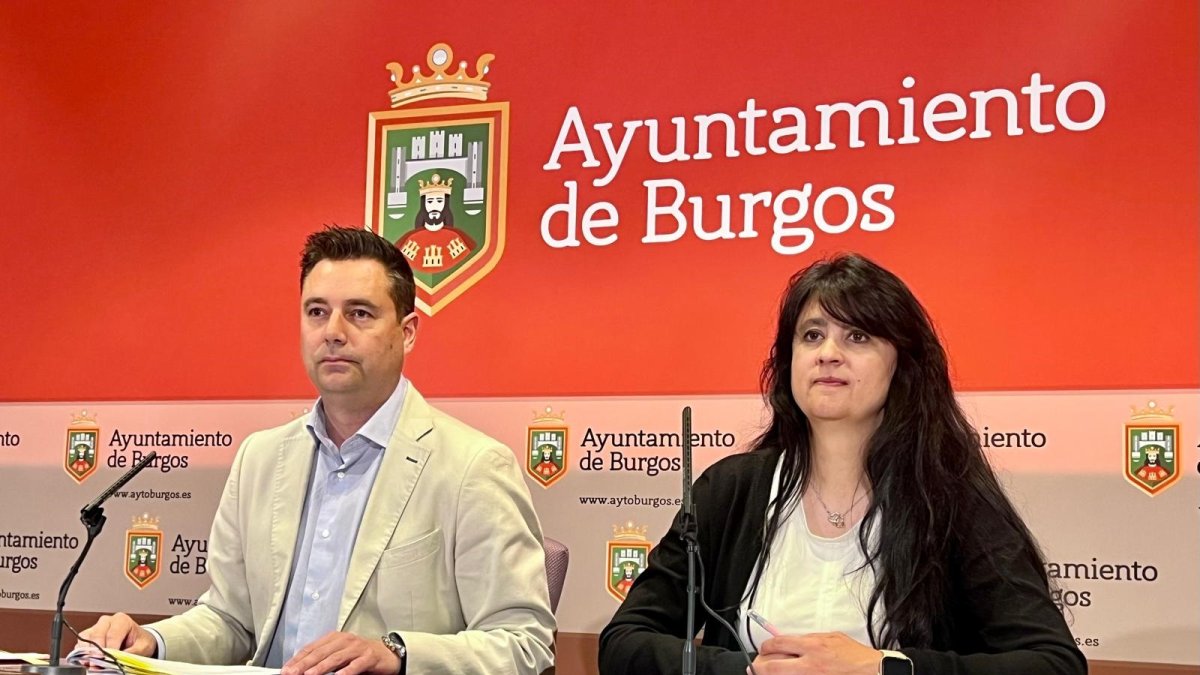 De la Rosa y Escudero, en la rueda de prensa en el Ayuntamiento de Burgos.