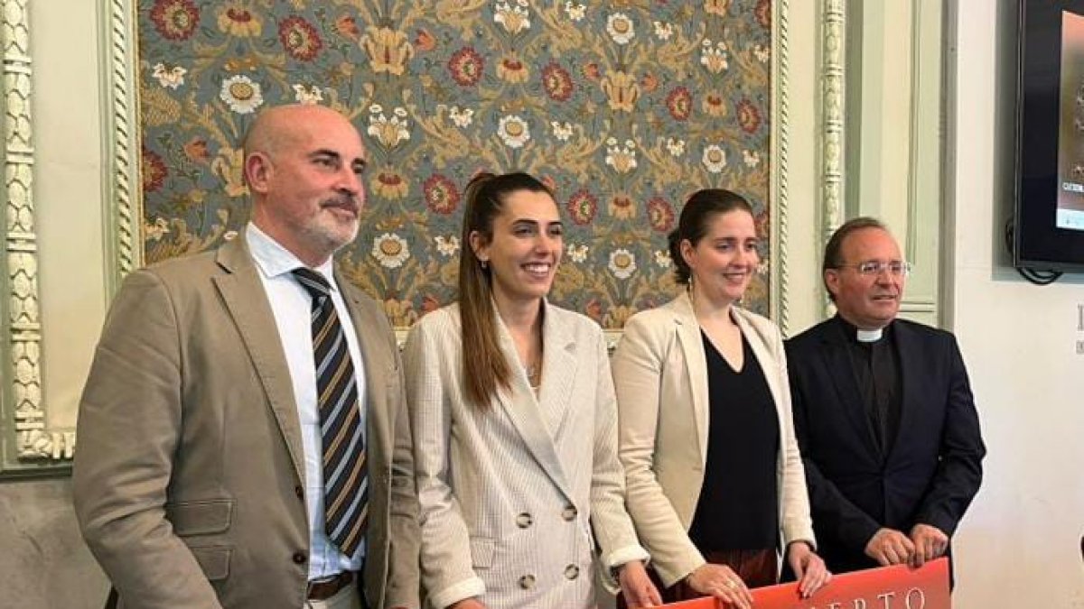 Francisco Javier Sariot (Burgos Baroque Ensemble), Andrea Ballesteros (Ayuntamiento de Burgos), Silvia Arribas (Fundación Círculo) y Carlos Izquierdo (Archidiócesis de Burgos), en la presentación del concierto 'Tan célebre fineza'.