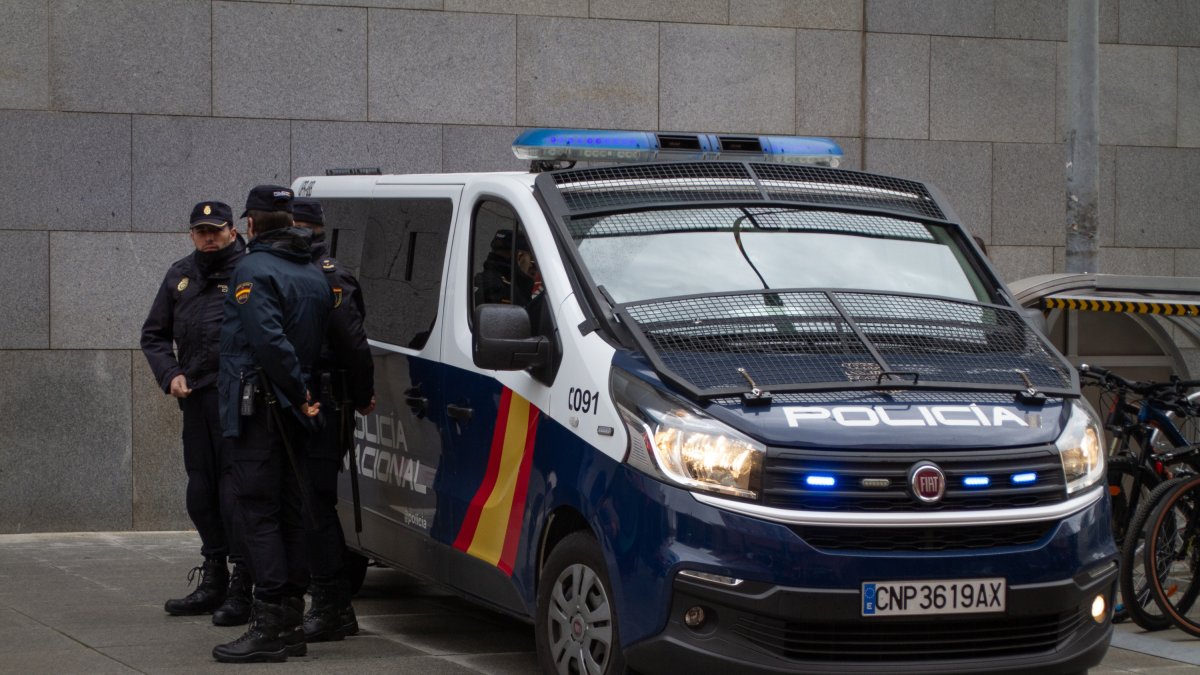 Imagen de archivo de un furgón de la Policía Nacional.