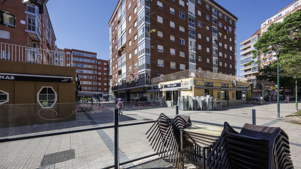 La plaza de Roma, en la tarde de ayer, sin terrazas de hostelería montadas.