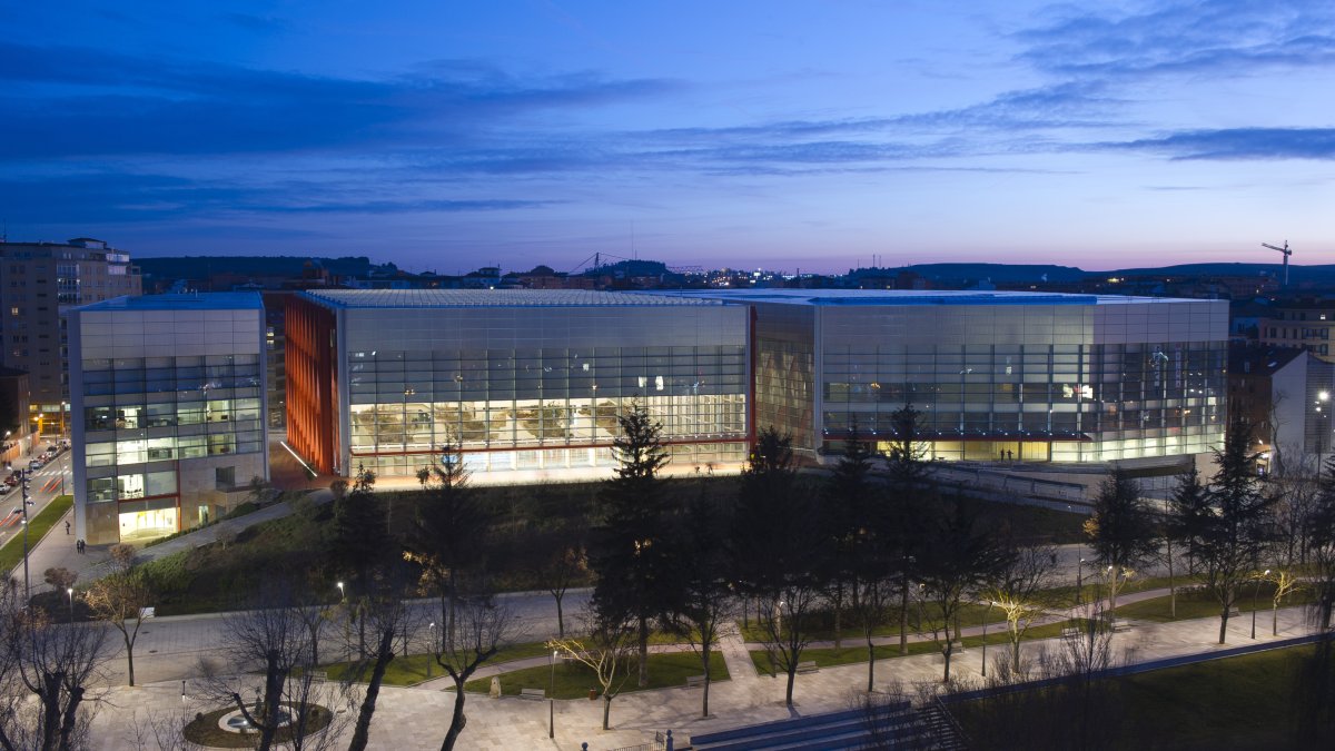 Vista nocturna del MEH.