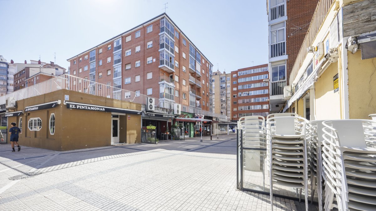 Terrazas de hostelería recogidas en la plaza Roma, del barrio de Gamonal.