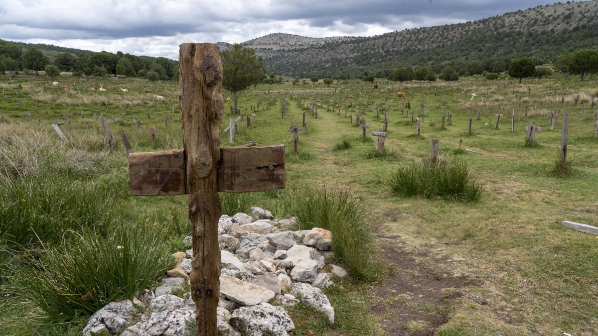 Cementerio de Sad Hill construido en de los límites municipales de Contreras y Santo Domingo de Silos (Burgos), para el rodaje de la escena final de la película 'El bueno, el feo y el malo' en 1966