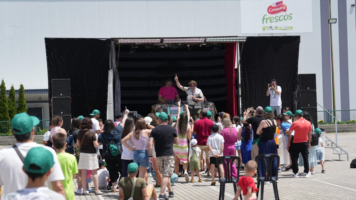 Cerca de 600 personas disfrutan en Burgos del 'Día de las Familias' de Campofríos Frescos.