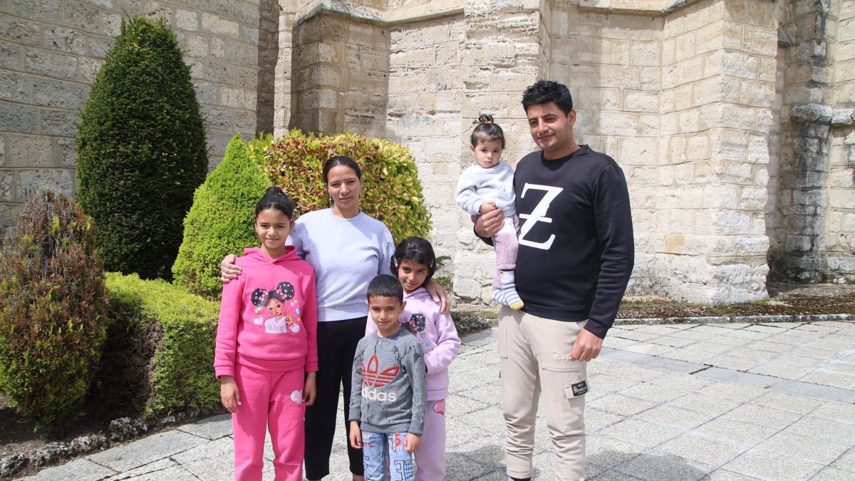 Kerollos, Hanan y sus cuatro hijos se han instalado en la pequeña localidad burgalesa.