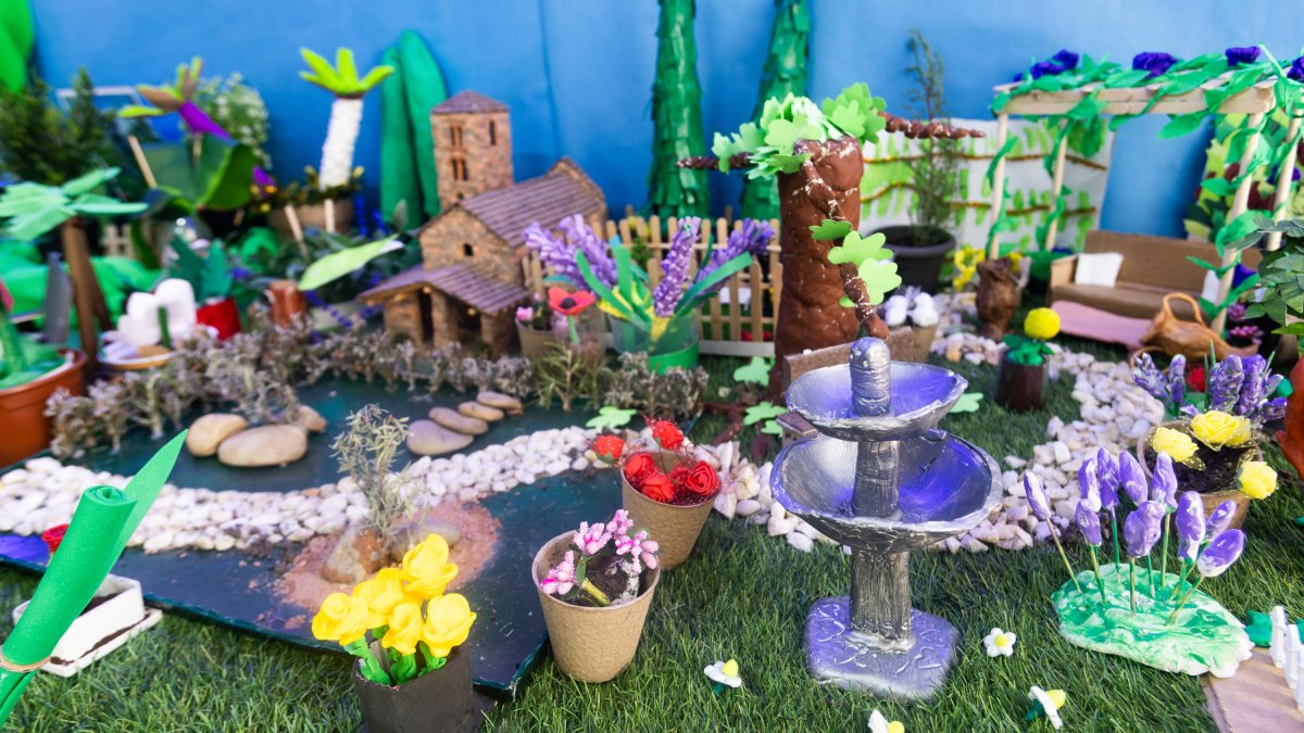 Detalle del jardín multicultural que han creado los niños.