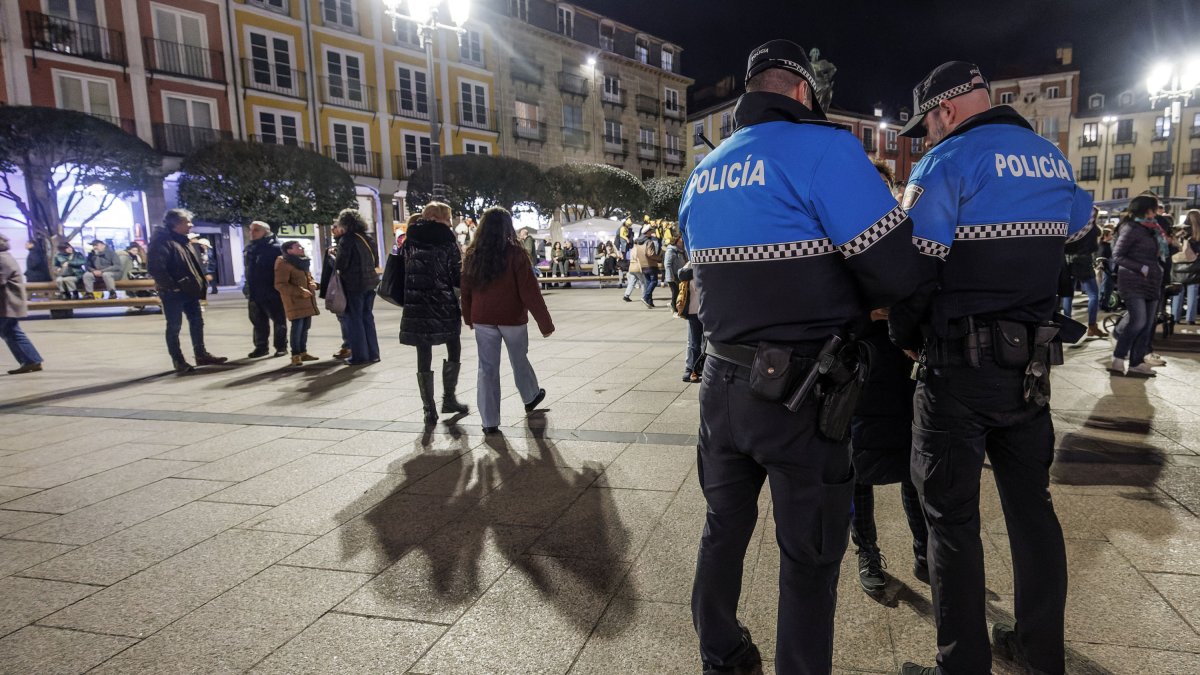 La Policía Local detiene a un hombre y una mujer en Burgos por sendos delitos de agresión.