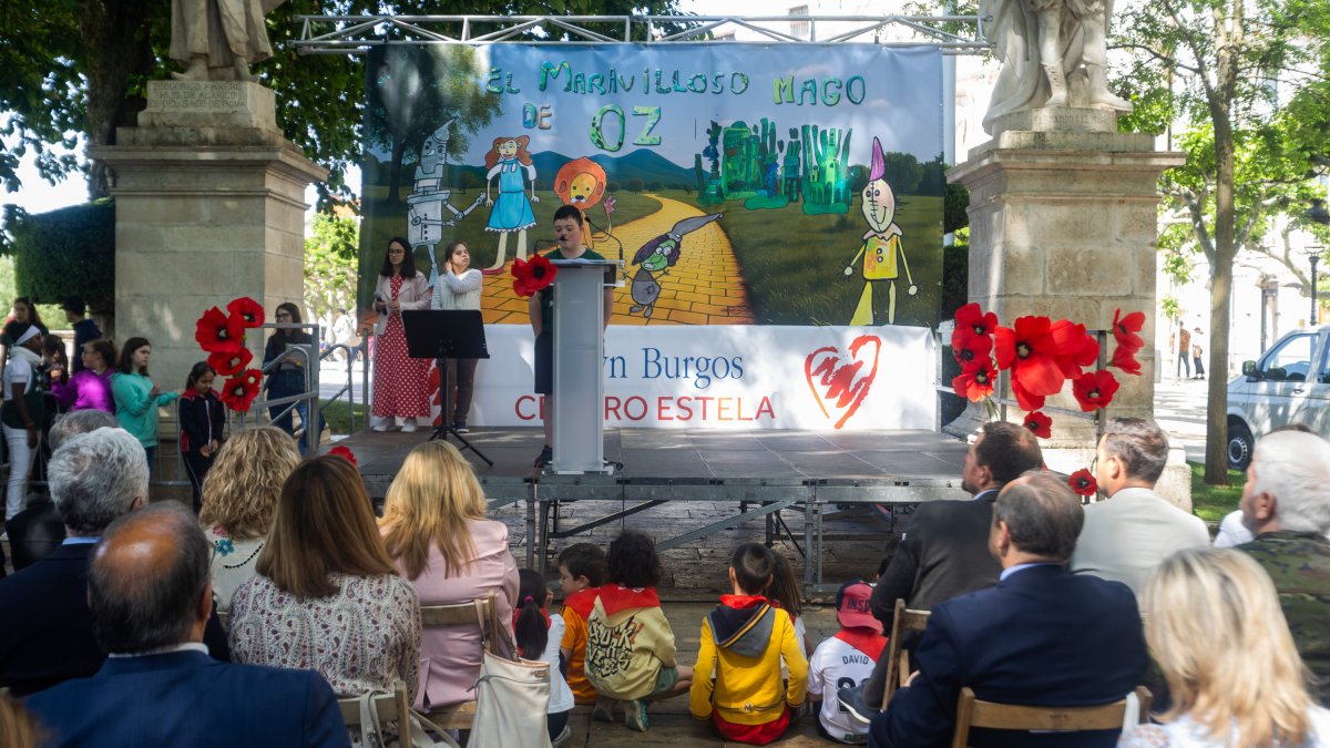 Un momento de la lectura pública de 'El maravilloso mago de Oz' promovida por Down Burgos.