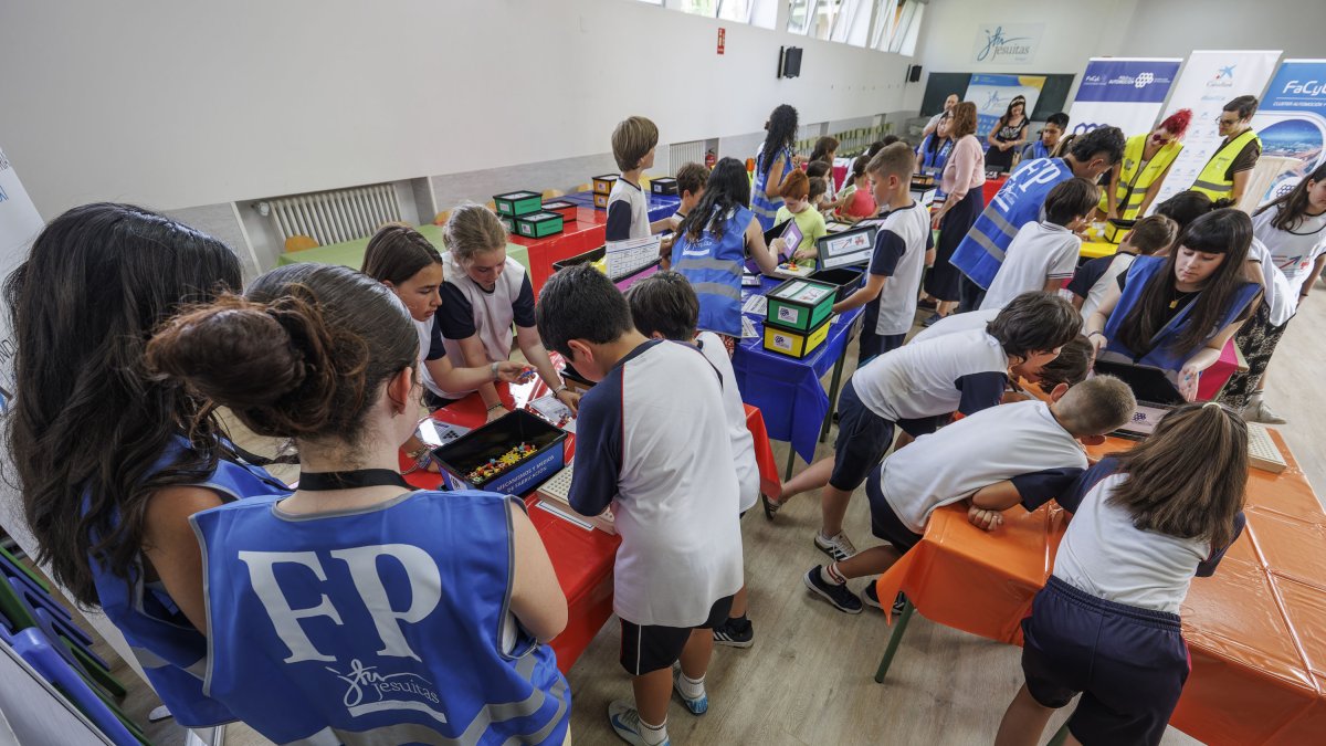 Alumnos de La Merced y San Francisco Javier, en la actividad organizada por Facyl y Dualiza.