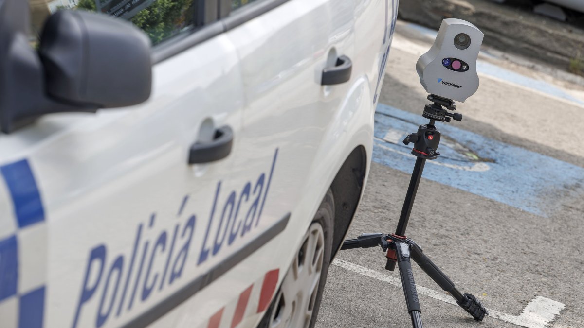 Radar móvil de la Policía Local en un control efectuado el 3 de junio en la avenida Cantabria, la segunda calle de la ciudad con más accidentalidad.