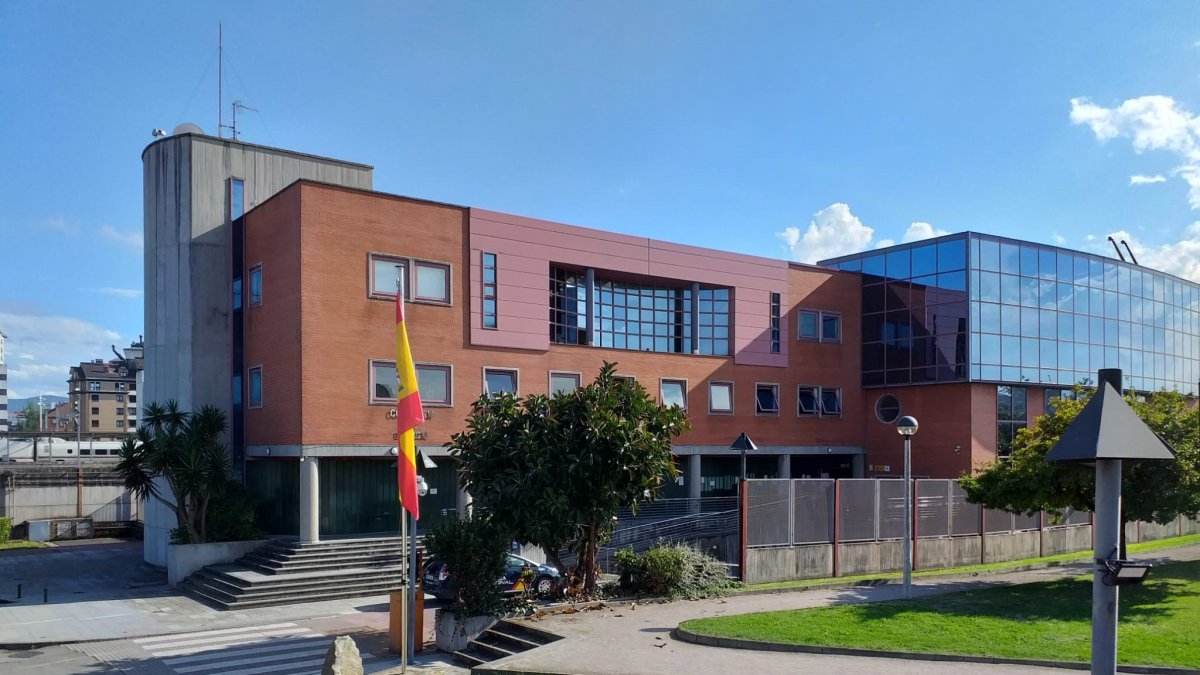 Archivo - Comisaría de Policía Nacional de Gijón.