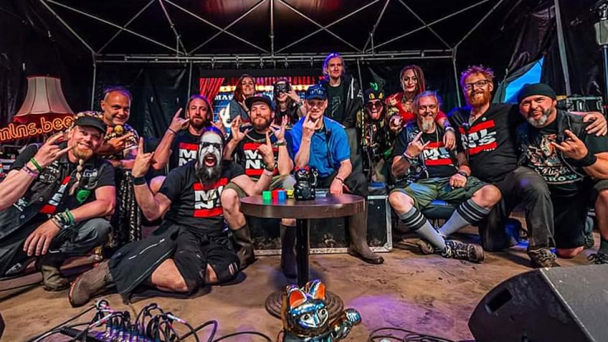 Red-Ttrysha y Van Halien forma parte del proyecto Alien Rockin' Explosion