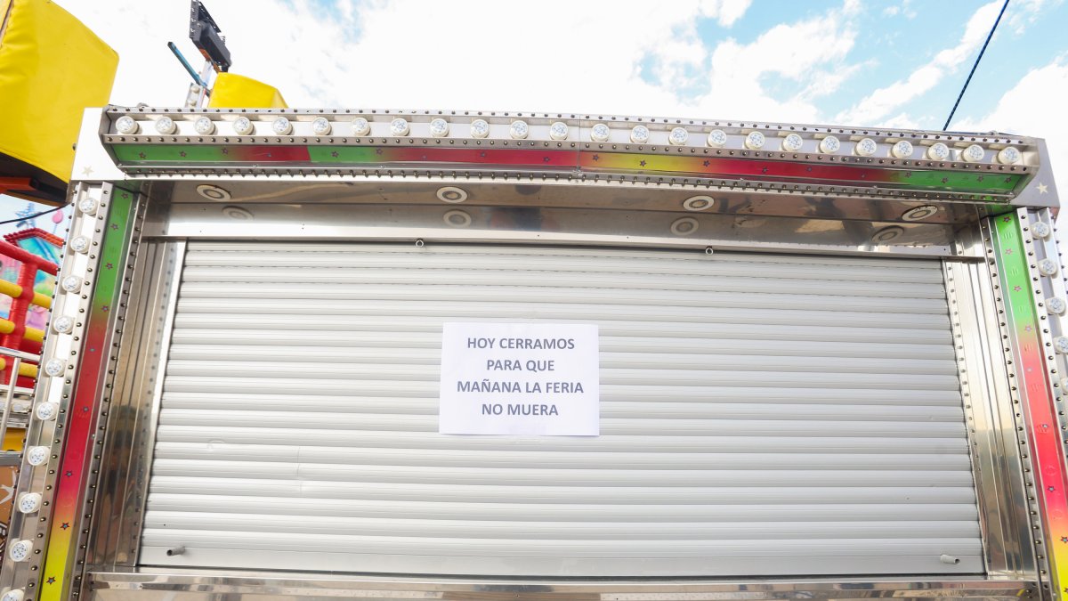 Imágenes de una feria cerrada en forma de protesta para no volver a la calle Laredo el próximo año.