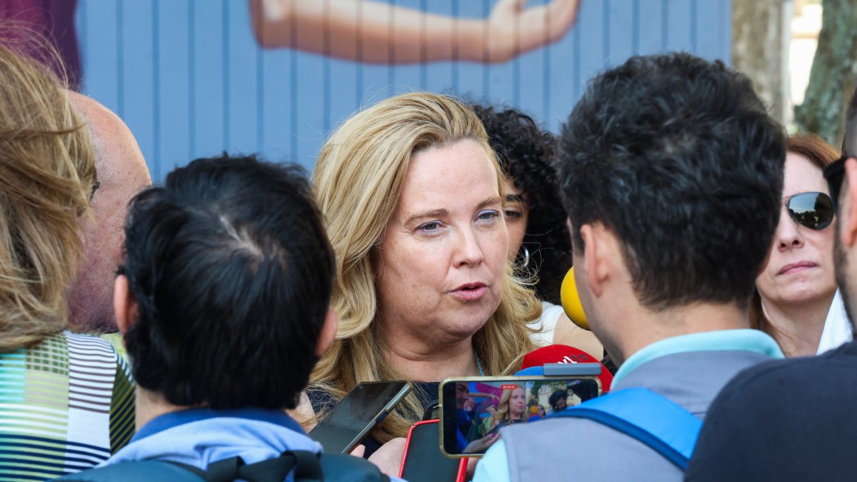 La alcaldesa de Burgos, Cristina Ayala, mantendrá las barracas en la calle Laredo.