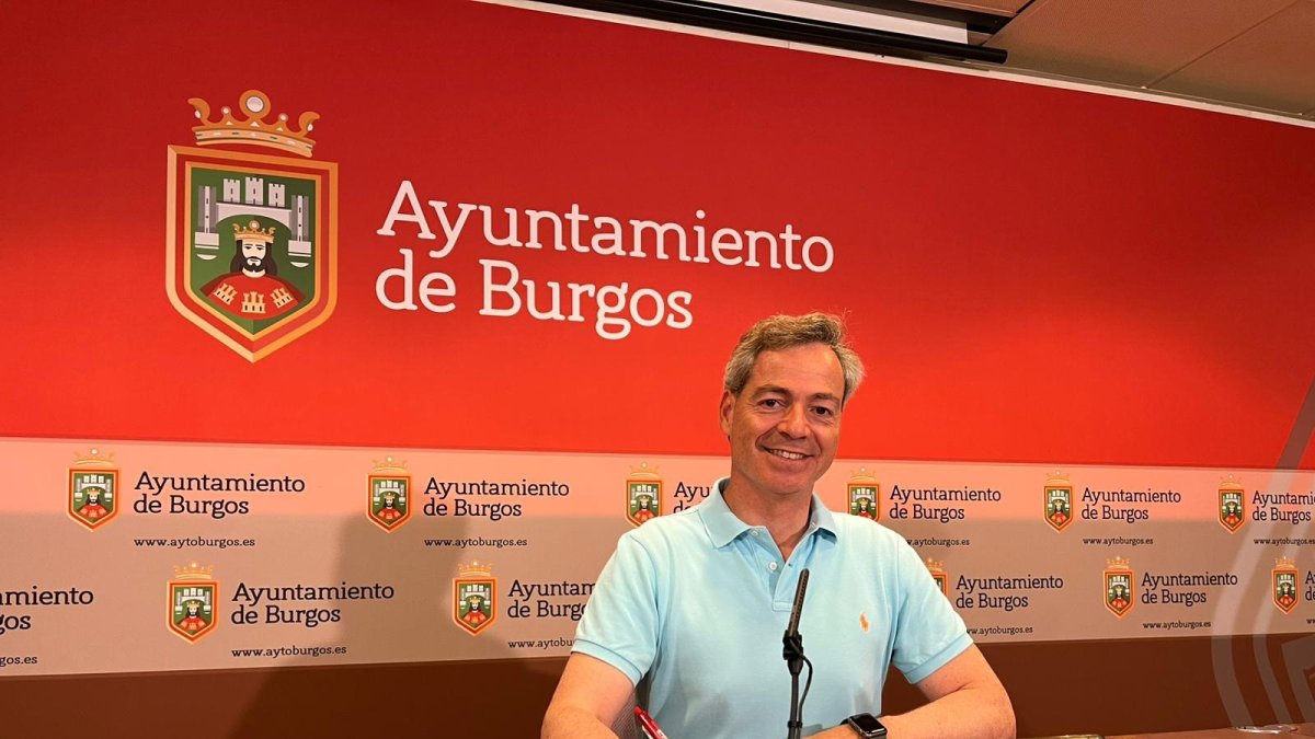 César Barriada durante la rueda de prensa.