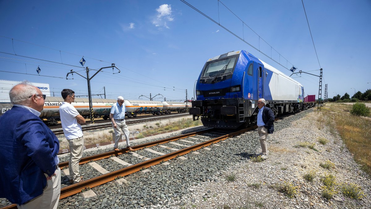 Presentación del tren multicliente que conectará el Puerto Seco de Burgos con Valencia.