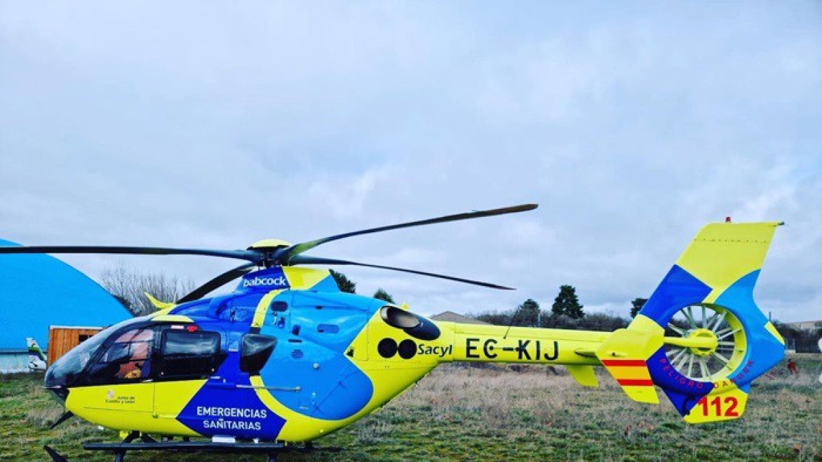 Archivo - Sucesos.- Evacuado en helicóptero a Valladolid un joven de 29 años al explotarle un petardo en Solosancho (Ávila).