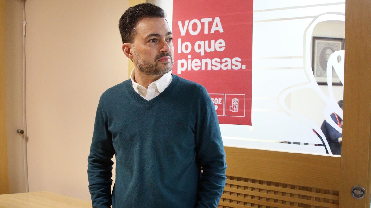 Votaciones de las elecciones primarias del PSOE de León; en la imagen, el candidato Diego Moreno.