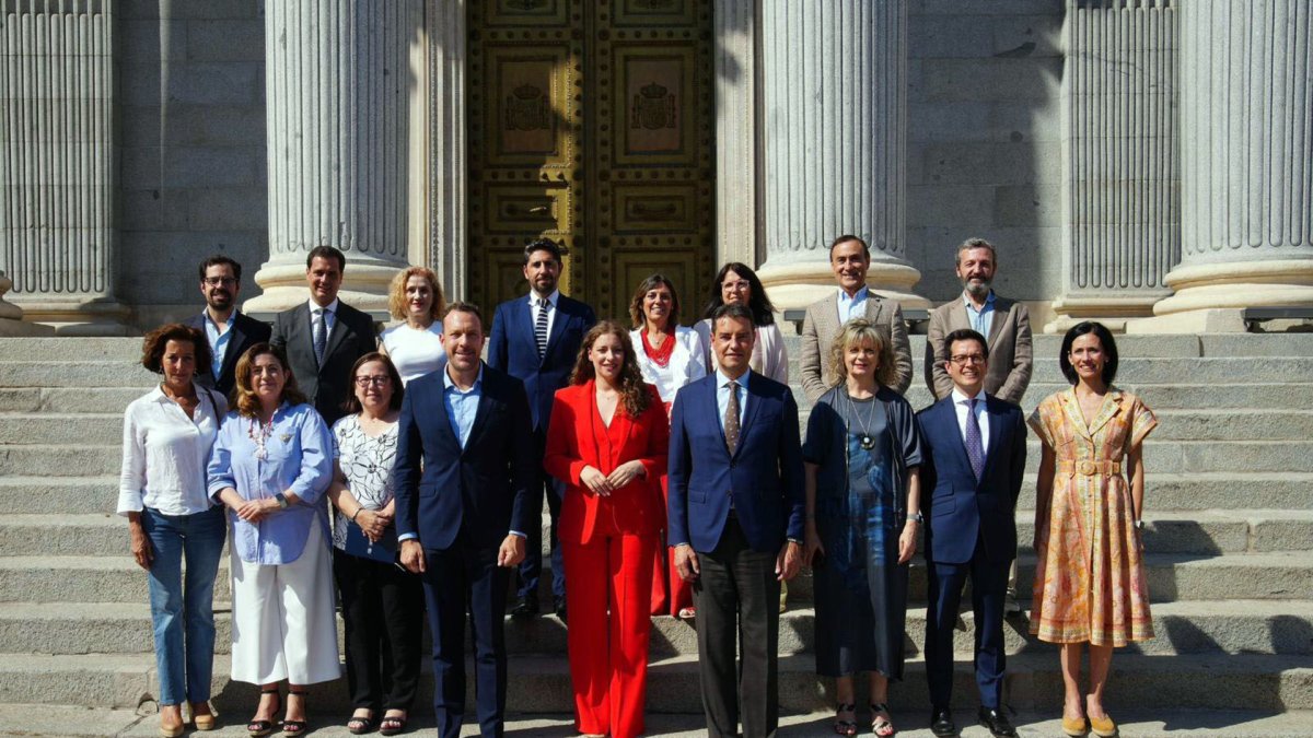 La portavoz del Grupo Popular en el Congreso, Ester Muñoz, junto a los diputados de Castilla y León.