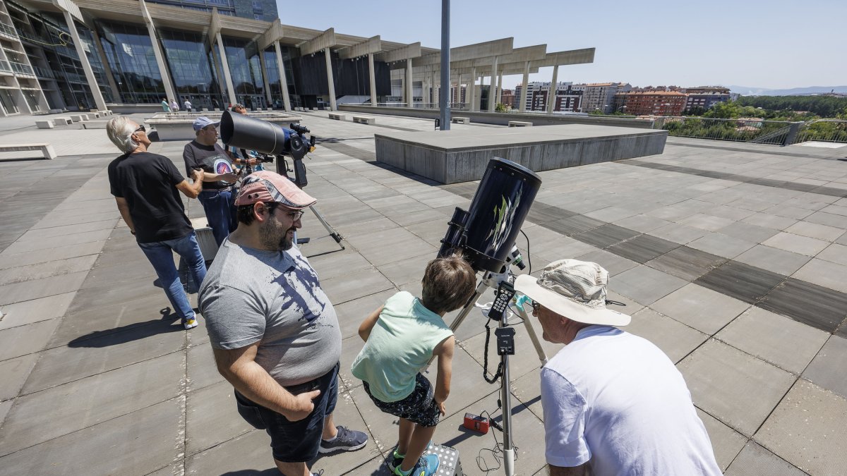 Observación solar en el HUBU por cortesía de la Asociación Astronómica de Burgos.