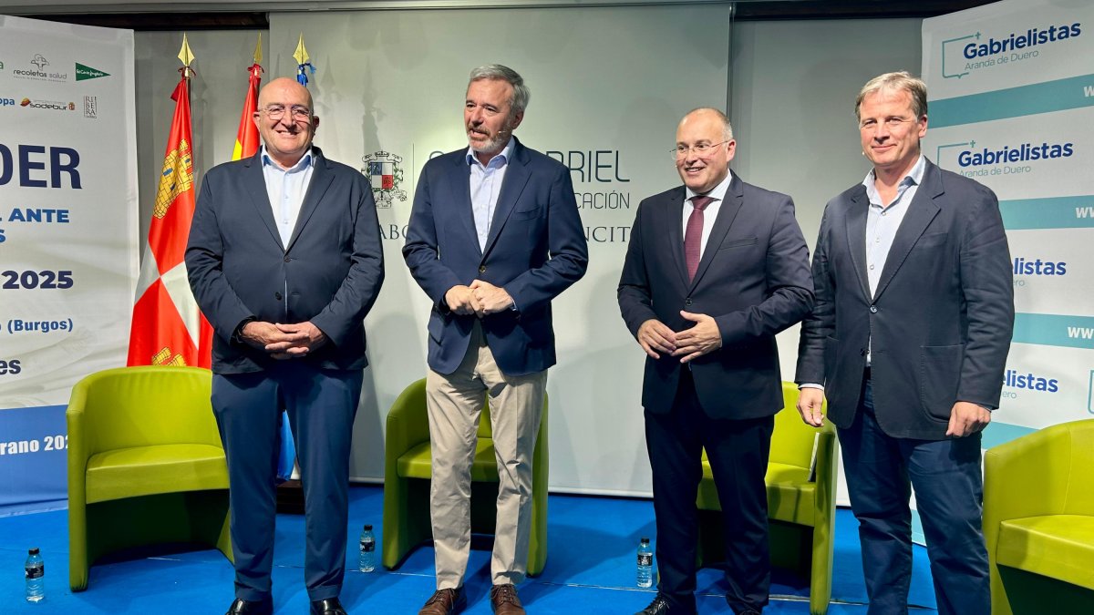 Mesa redonda ‘Un proyecto para la España del siglo XXI’ en la que participan el presidente de Aragón, Jorge Azcón, el secretario general del PP, Miguel Tellado, el alcalde de Valladolid, Jesús Julio Carnero y el presidente de la Diputación de Burgos, Borja Suárez