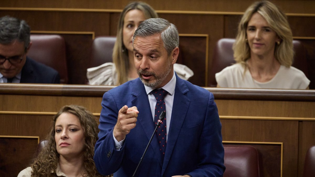 El diputado del PP, Juan Bravo Baena, durante un pleno en el Congreso de los Diputados, a 25 de junio de 2025, en Madrid (España).