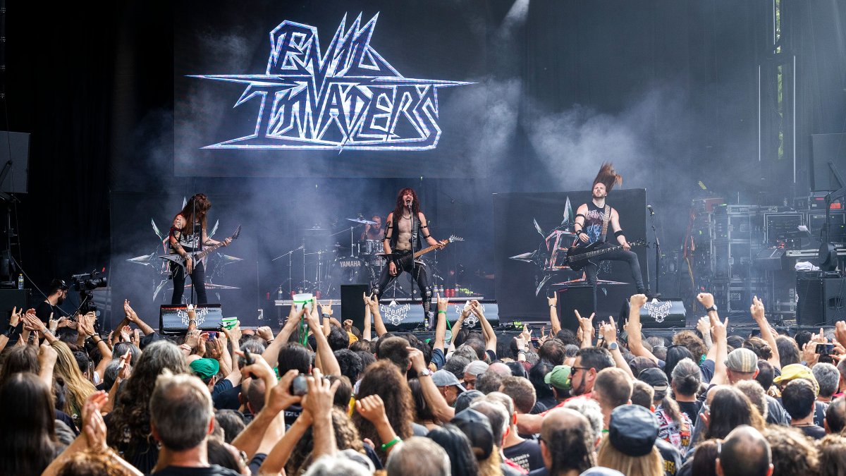 Actuación de Evil Invaders en la octava edición del Zurbarán Rock.