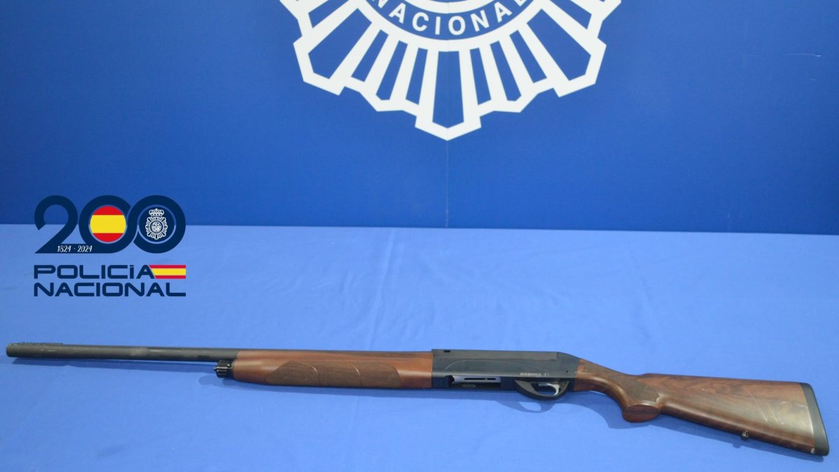 Arma que portaba el detenido y con la que amenazó a los agentes de Policía.