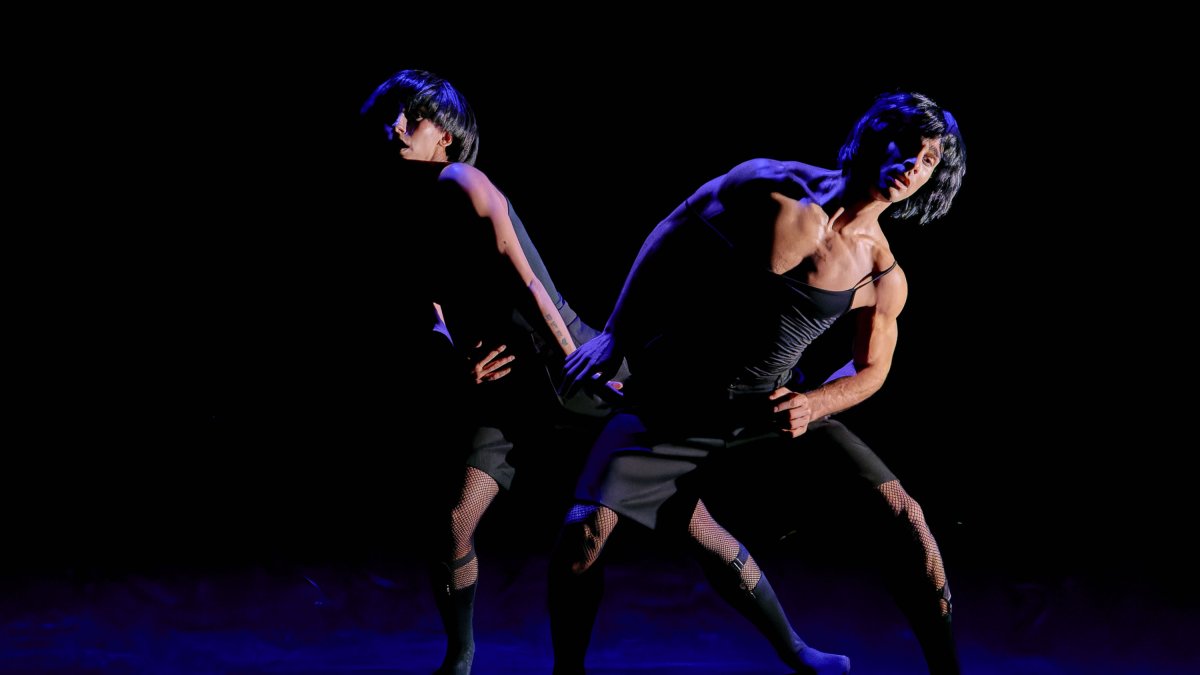 Steady Hands, del español Fonsi López, interpretada por Kino Luque y Paula Fernández.