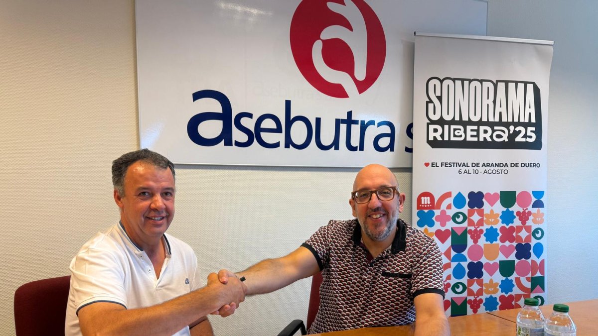 Firma del acuerdo entre Eduardo Rilova (Asebutra) y Javier Ajenjo (Art the Troya) para destinar 12.000 metros cuadrados al Sonorama.