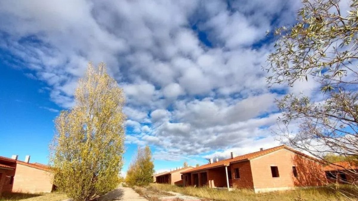 Vista de la urbanización fantasma a la venta en Lerma.