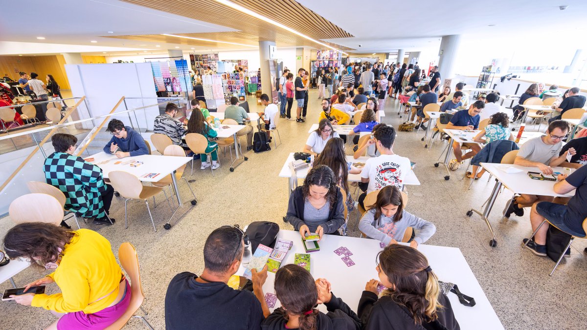 Un momento de las jornadas Big Bang organizadas en el Fórum por la Asociación Acnil este verano con una amplia participación.