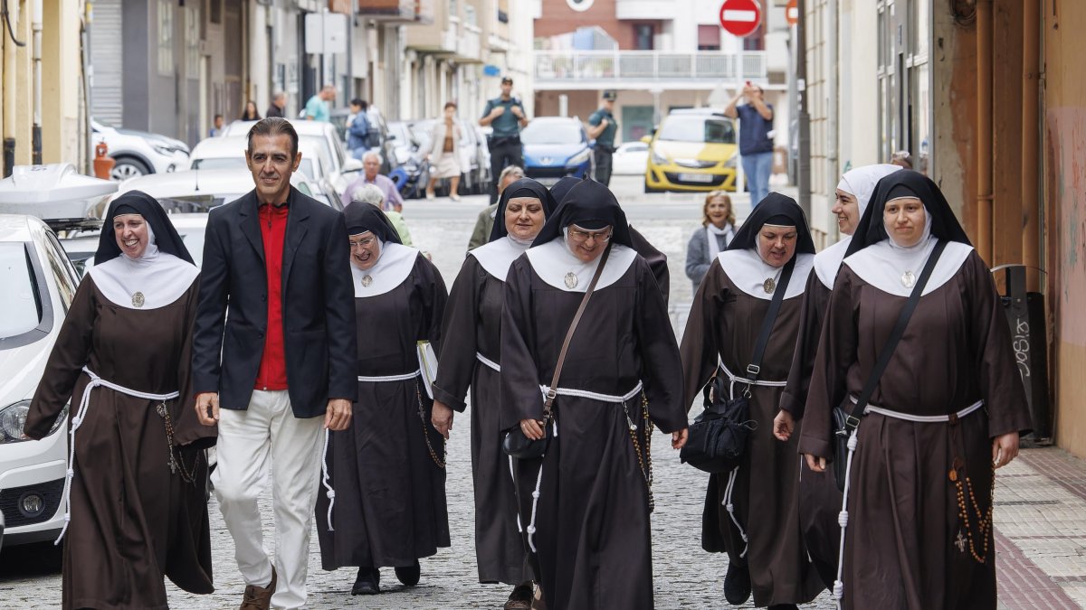Llegada de las monjas de Belorado al Juzgado de Briviesca para la vista por su desahucio.