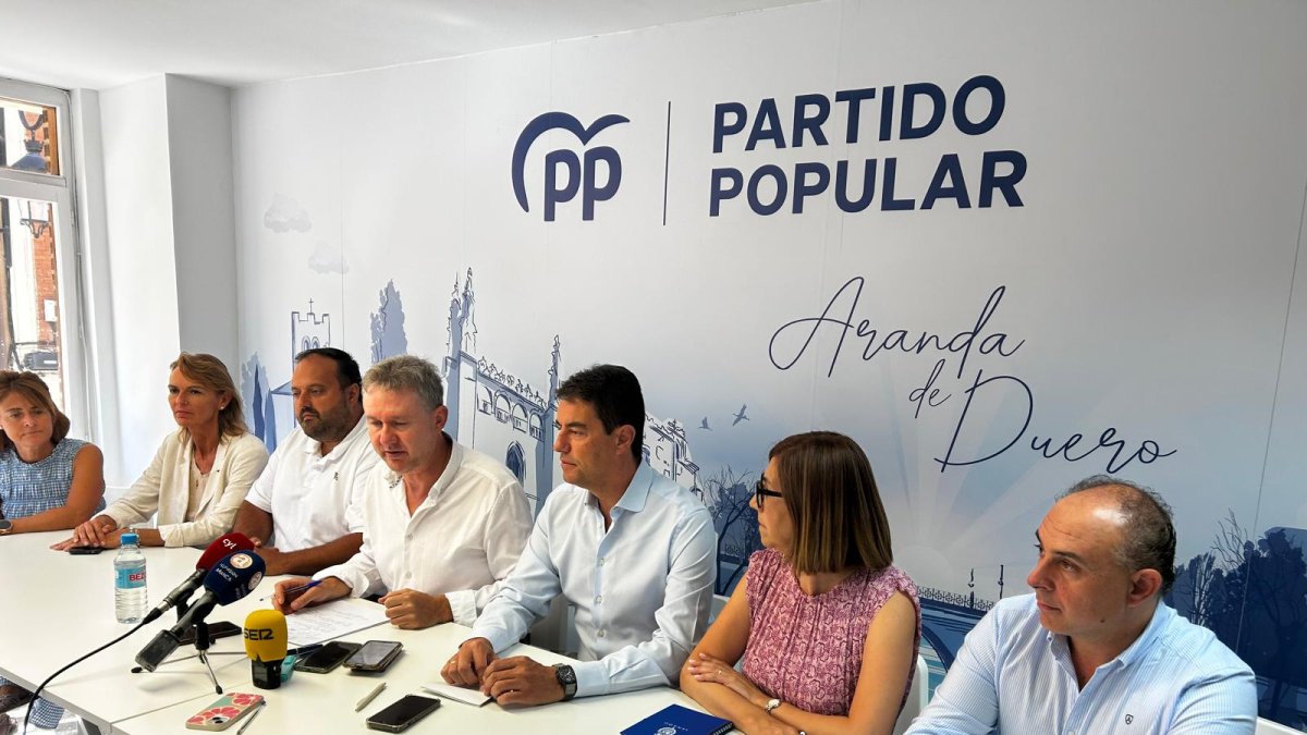 Senadores, diputados, procuradores y responsables del Ayuntamiento de Aranda por el Partido Popular mostraron su preocupación por la ejecución de las obras de la A-11.