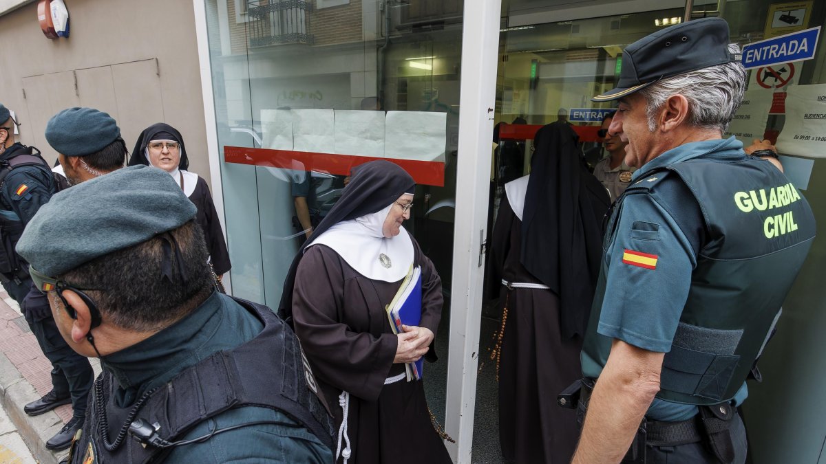 Las monjas okupas de Belorado, entrando en el Juzgado de Briviesca.