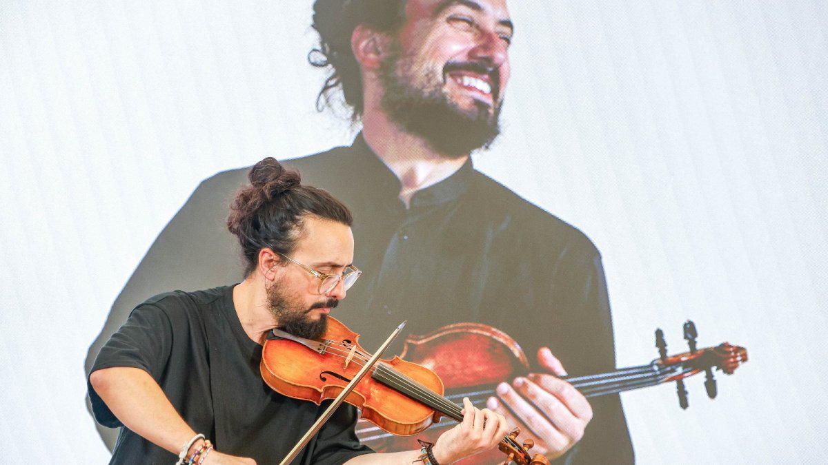 El músico Jorge Jiménez, durante la presentación de su residencia artística en Rubena.