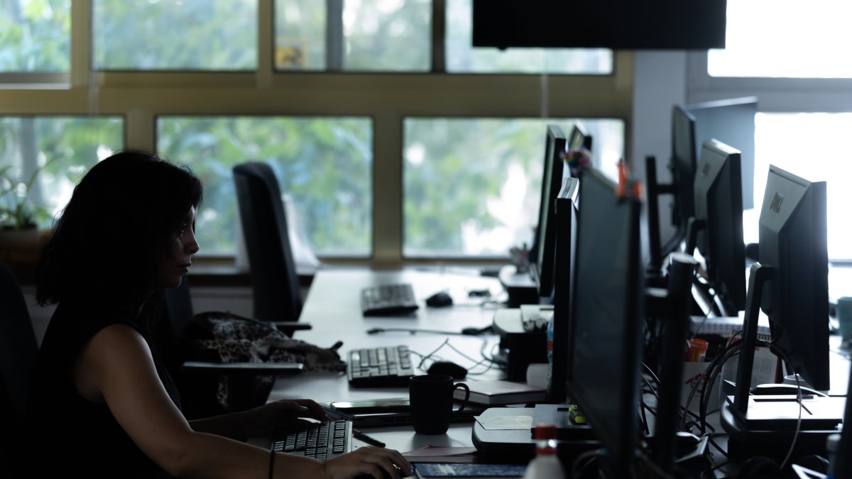 Varias personas en una oficina, a 28 de julio de 2025, en Madrid (España).