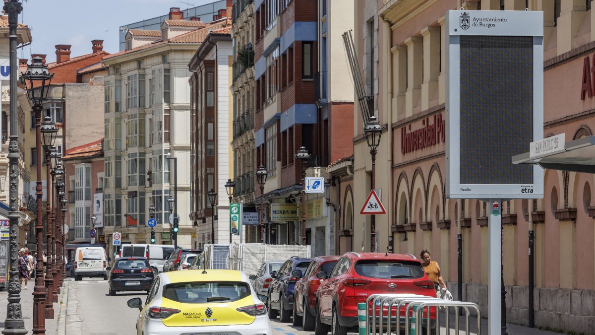 Cartel que informa sobre la entrada en la Zona de Bajas Emisiones.