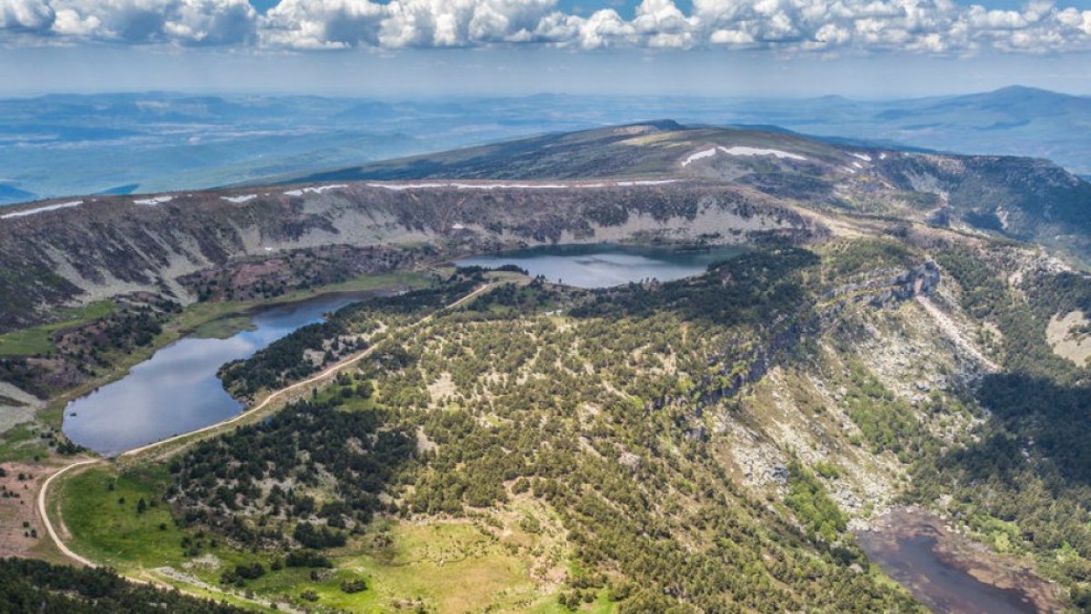 Vista aérea del entorno de las Lagunas de Neila.