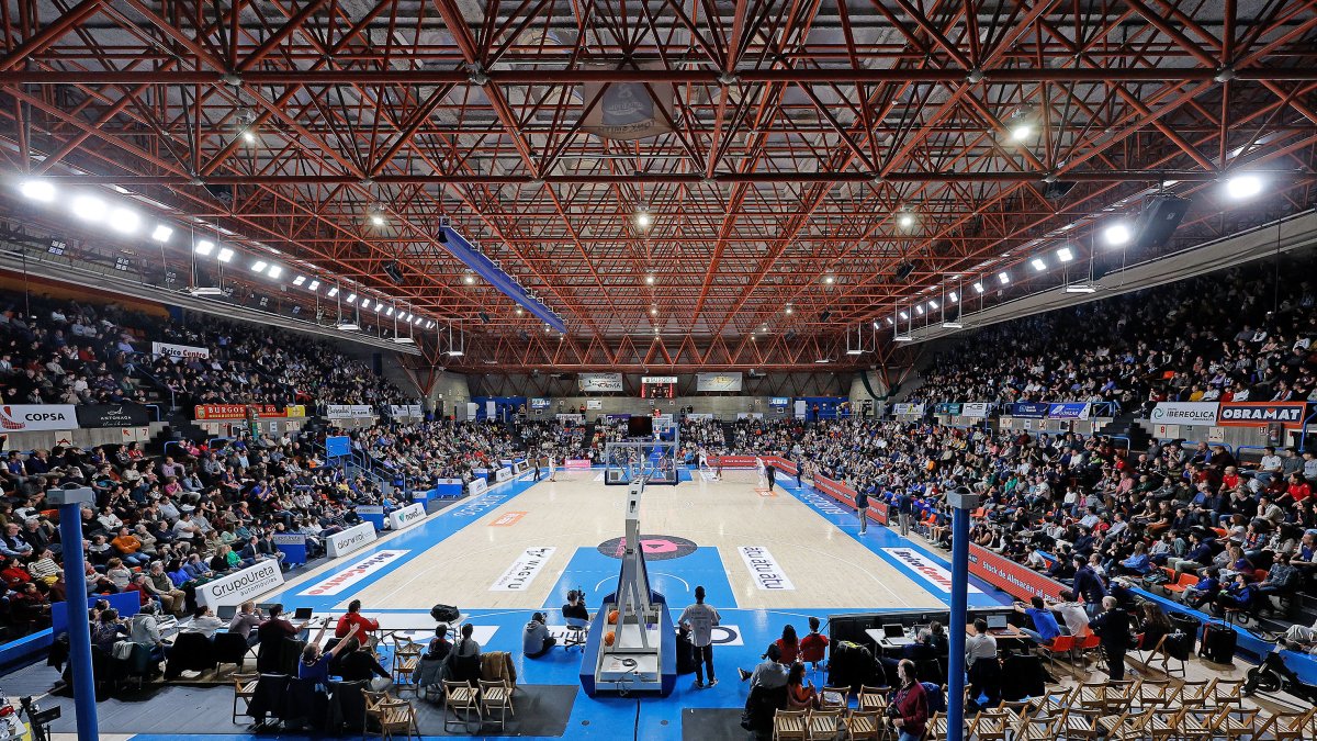 El polideportivo El Plantío tiene pendiente una importante reforma que afectará a la cubierta y a las grietas estructurales.