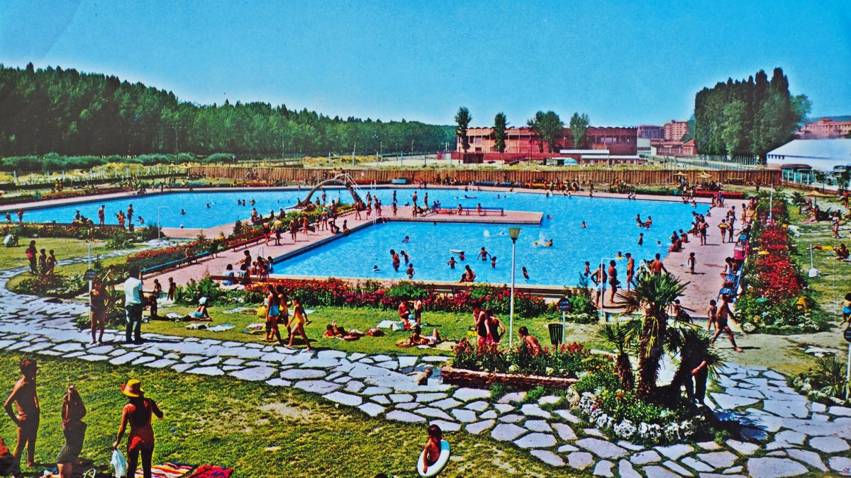Vista del vaso familiar de las piscinas de El Plantío en 1969, año en que se inauguraron.